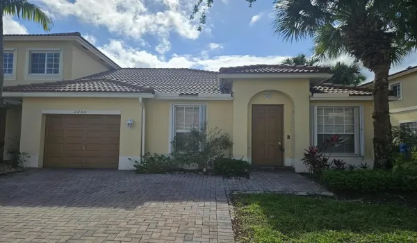 front view Isles of Oakland Park
