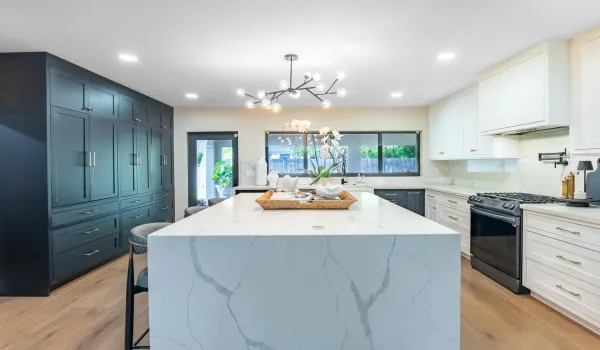 © Clark-335 Franklin Dr-007