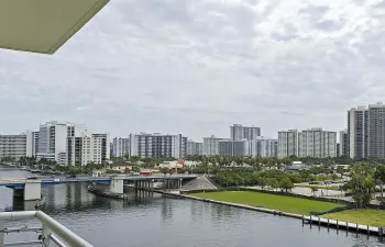 2900 NE 30th St - # 8J - 146