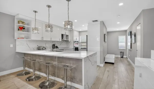 Eat-in Kitchen