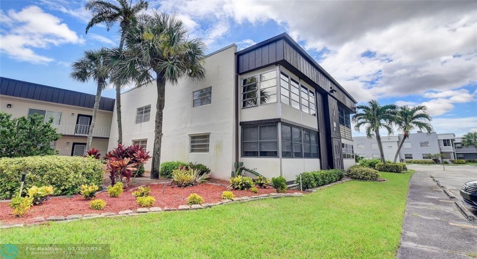 Building front walkway