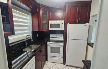 9911 SANDLEFOOT_KITCHEN
