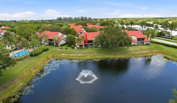 Gorgeous Lake Views of Fountain