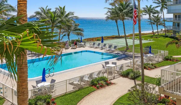 Paradise Right On the Ocean!