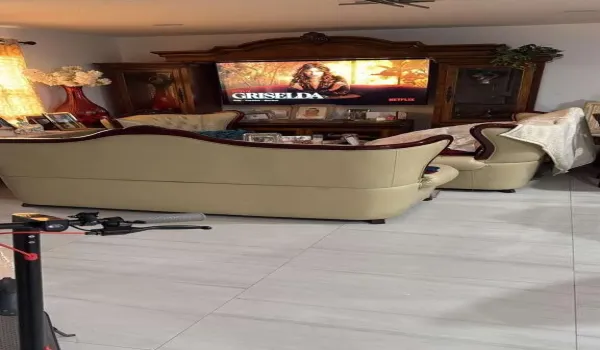 LIVINGROOM