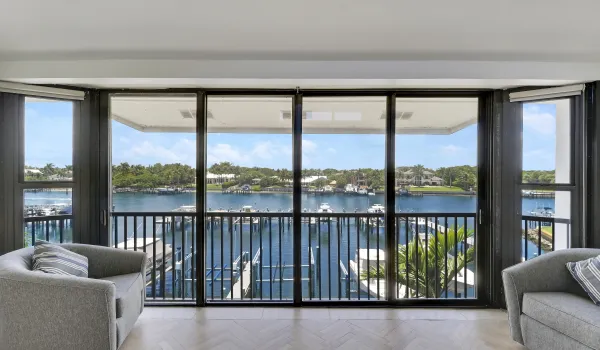 Panoramic Intracoastal Views