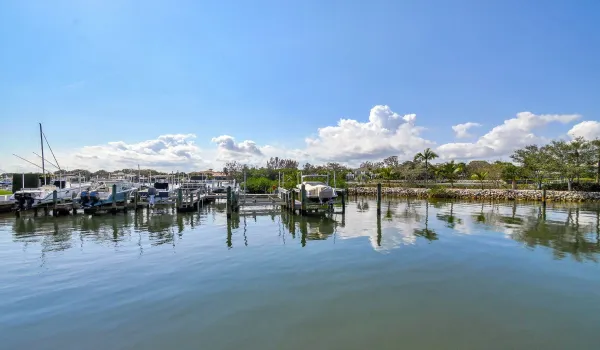 OAK HARBOUR MARINA