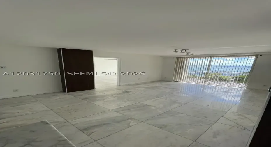 LIVING ROOM OFFERS BREATHTAKING BAY VIEW !!