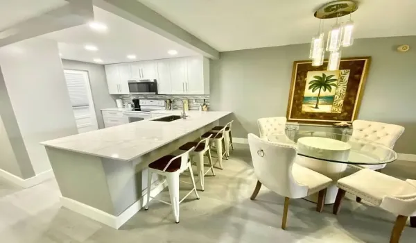 KITCHEN/DINING