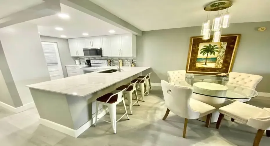 KITCHEN/DINING