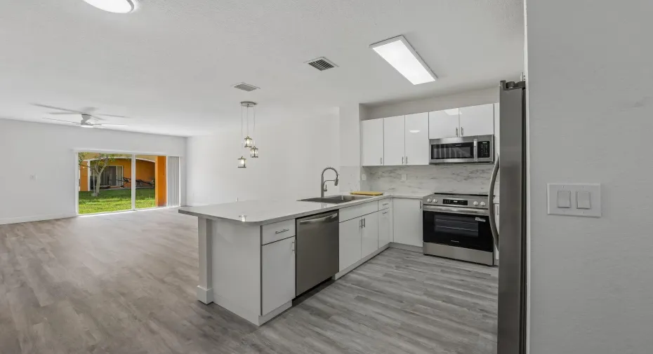 10-web-or-mls-Saint Tropez Ln-S1706-010
