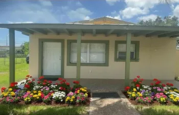 THIS WAS USING AI This how could look with a different color and some flowers!