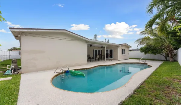 32-6515 SW 8th Pl, North Lauderdale