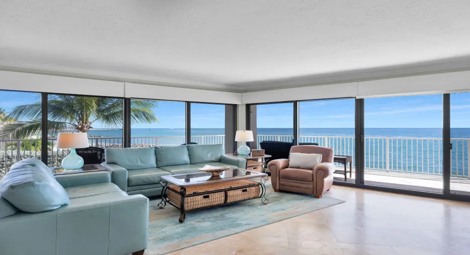 Floor to Ceiling Open Ocean View