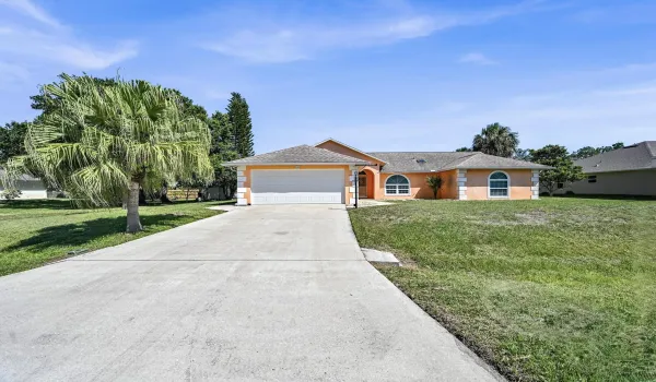 3/2/2 Pool home on 1/2 acre
