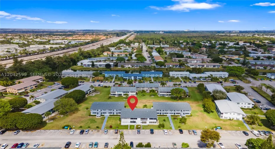 Beautifully maintained apartment in a peaceful 55+ community