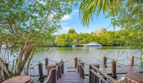 100ft of waterfront , no bridge to bay