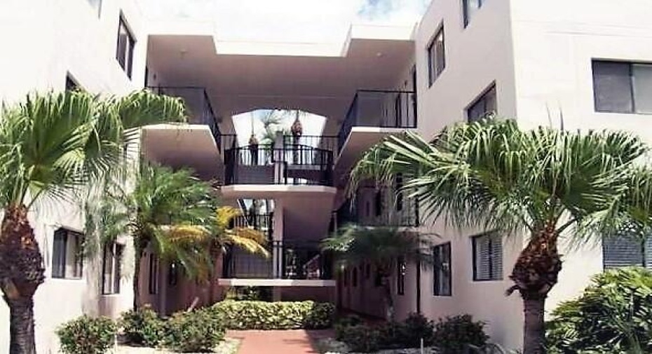5250 Las Verdes Circle Unit 108, Delray Beach, Florida 33484, 2 Bedrooms Bedrooms, ,2 BathroomsBathrooms,Condominium,For Sale,Las Verdes,3,RX-10897889