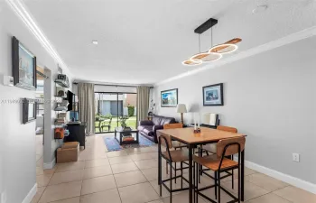 Ample and full of light living and dining area.