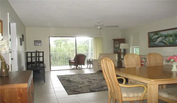 ENTRANCE INTO THE CONDO THAT LEADS TO THE SCREENED PATIO