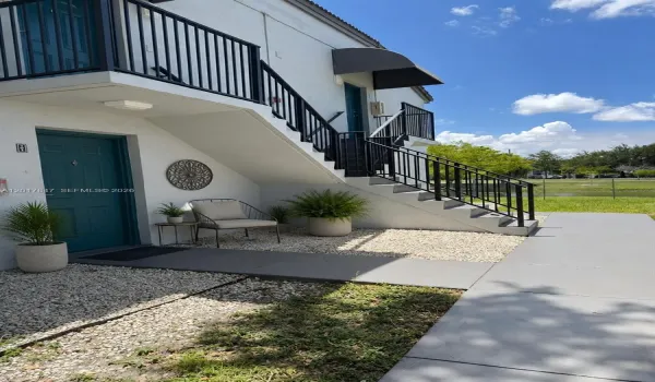 Virtual Staging. Main entrance