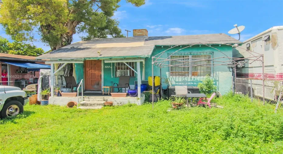 2/1 tear down house - build 2 to 4 units on Miami-Dade County Zoned RU-3 Lot. 3267 NW 35th Street