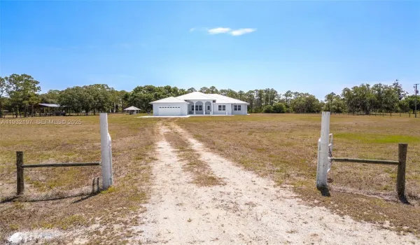 1083 Pollywog Dr. LaBelle FL 33935