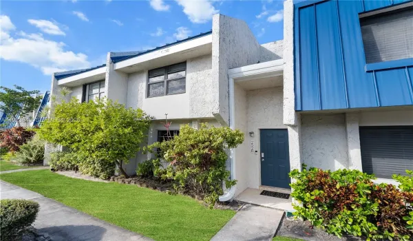 2528 N 38 Ave #D-32