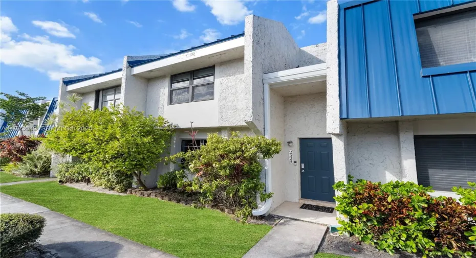 2528 N 38 Ave #D-32