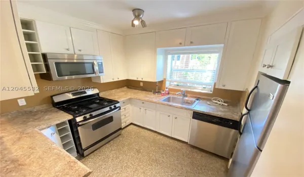 Kitchen: new floorings have been installed