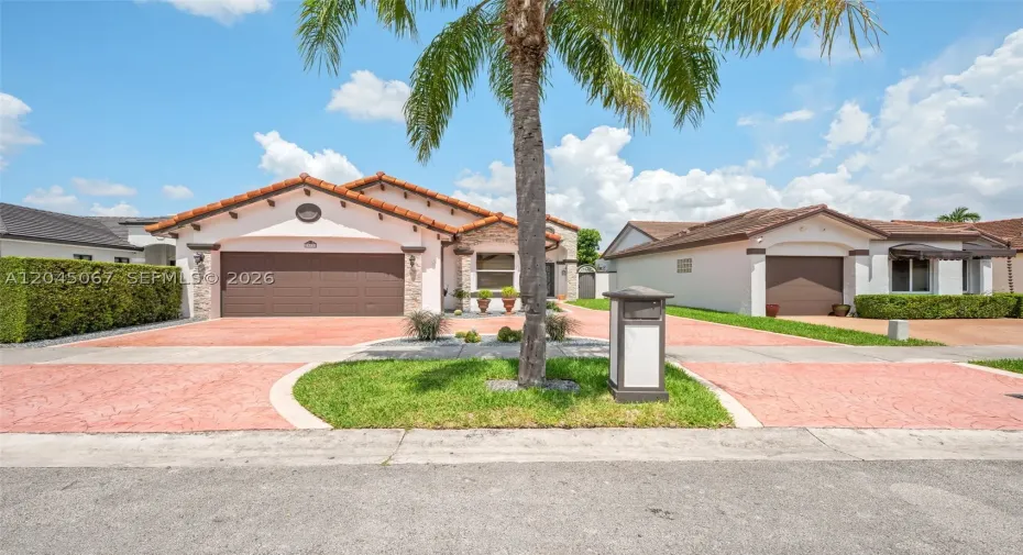 landscaping with circular driveway