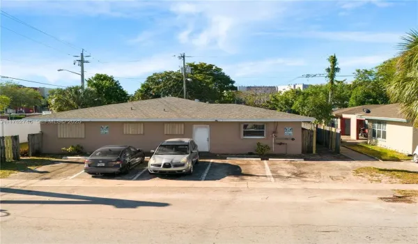 5600 Exterior