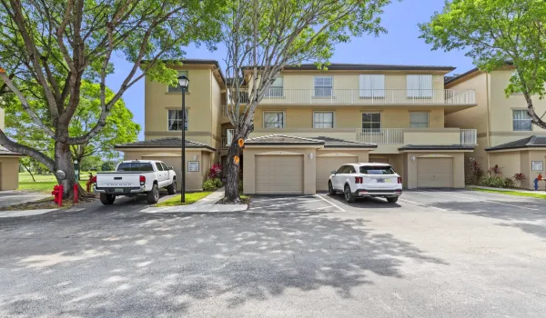 2060 Greenview Shores Blvd 318 004