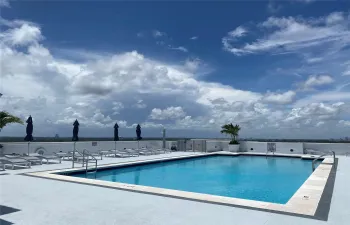 Roof deck pool
