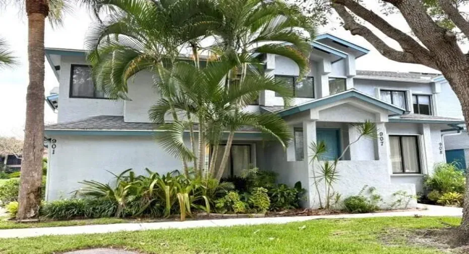 907 Harbour Pointe