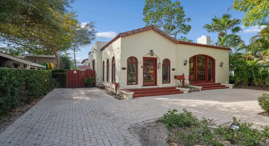 01-Akerstrom-704 SE 8th St-1