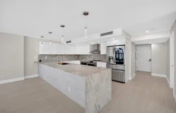 Brand new renovation throughout!
