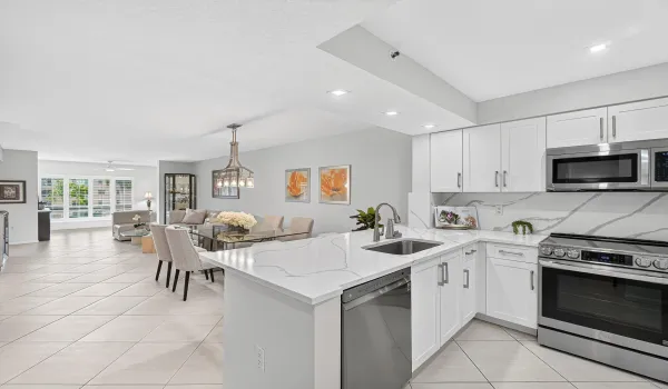 OPEN KITCHEN