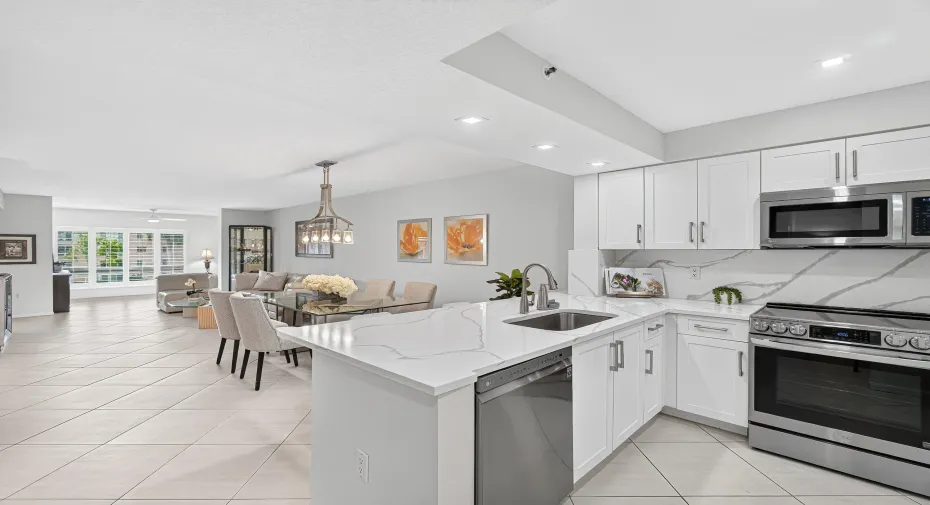OPEN KITCHEN