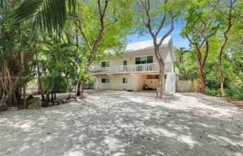Really pretty 3 bed/3 bath home with impact windows/doors and a metal roof