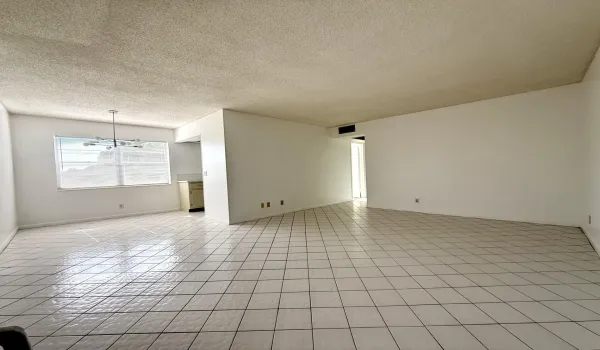 Living Room/Dining Area