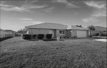 Welcome to 250 SW 37th Terrace. Imagine it in any color you would like.