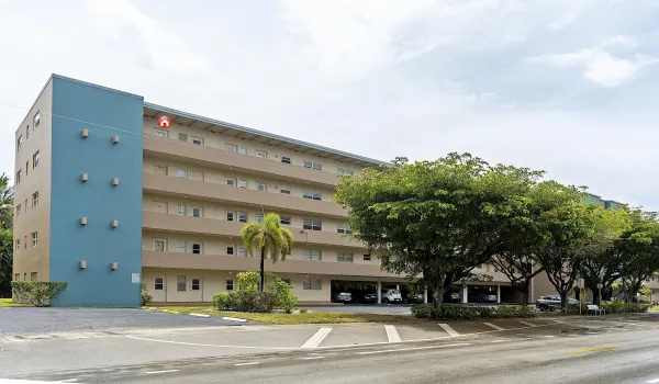 - 300 Northeast 14th Avenue, Hallandale