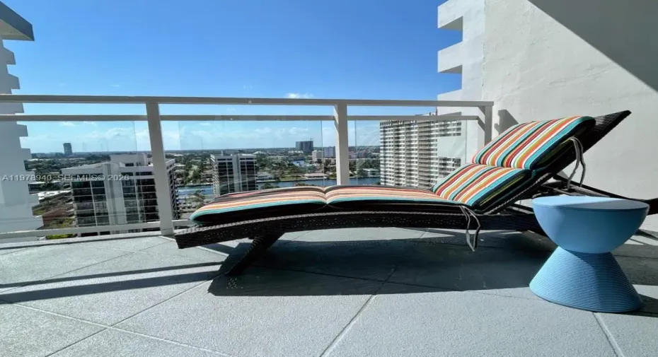INCLUSIVE POOLSIDE AND BEACH SERVICES