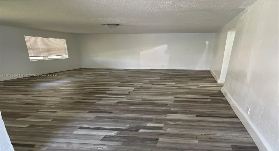 Bring your furniture! This Livingroom will hold even the most complex Sofa sets!