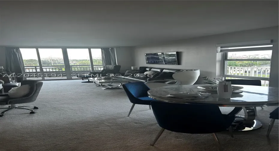 Beautiful Corner Condo facing Southeast Boca