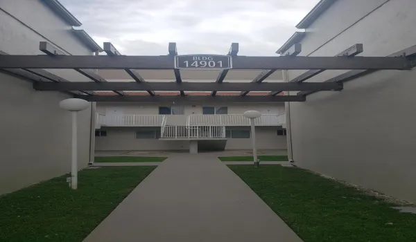 #10 KENDALL WALKWAY 2