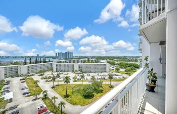 Enjoy breathtaking Intracoastal and city skyline views from this spacious balcony — perfect for relaxing or entertaining while overlooking Aventura’s waterfront lifestyle.