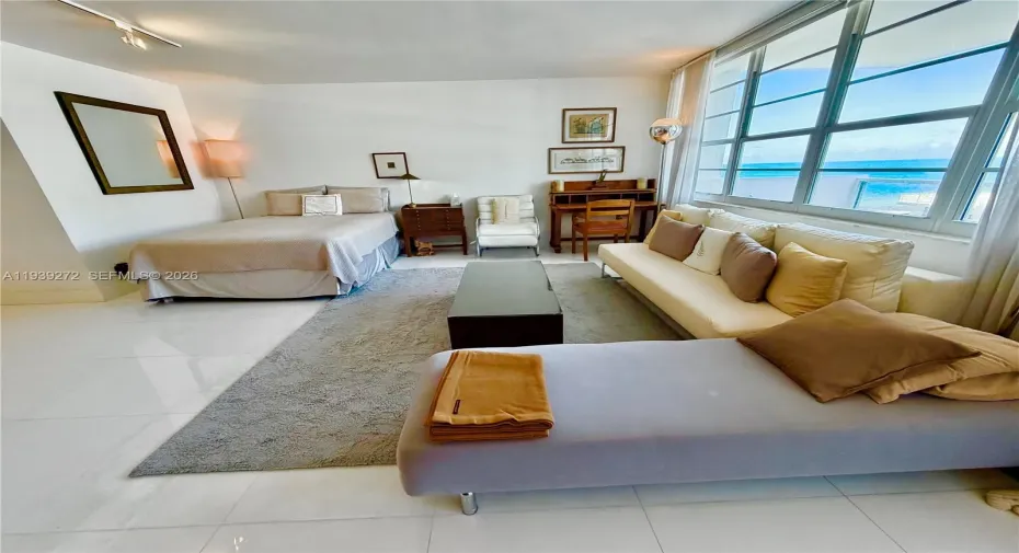 OPEN STUDIO, ocean views and balcony