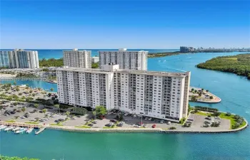 Just Listed Stunning unit for Sale in Sunny Isles by Andrea Gumzan